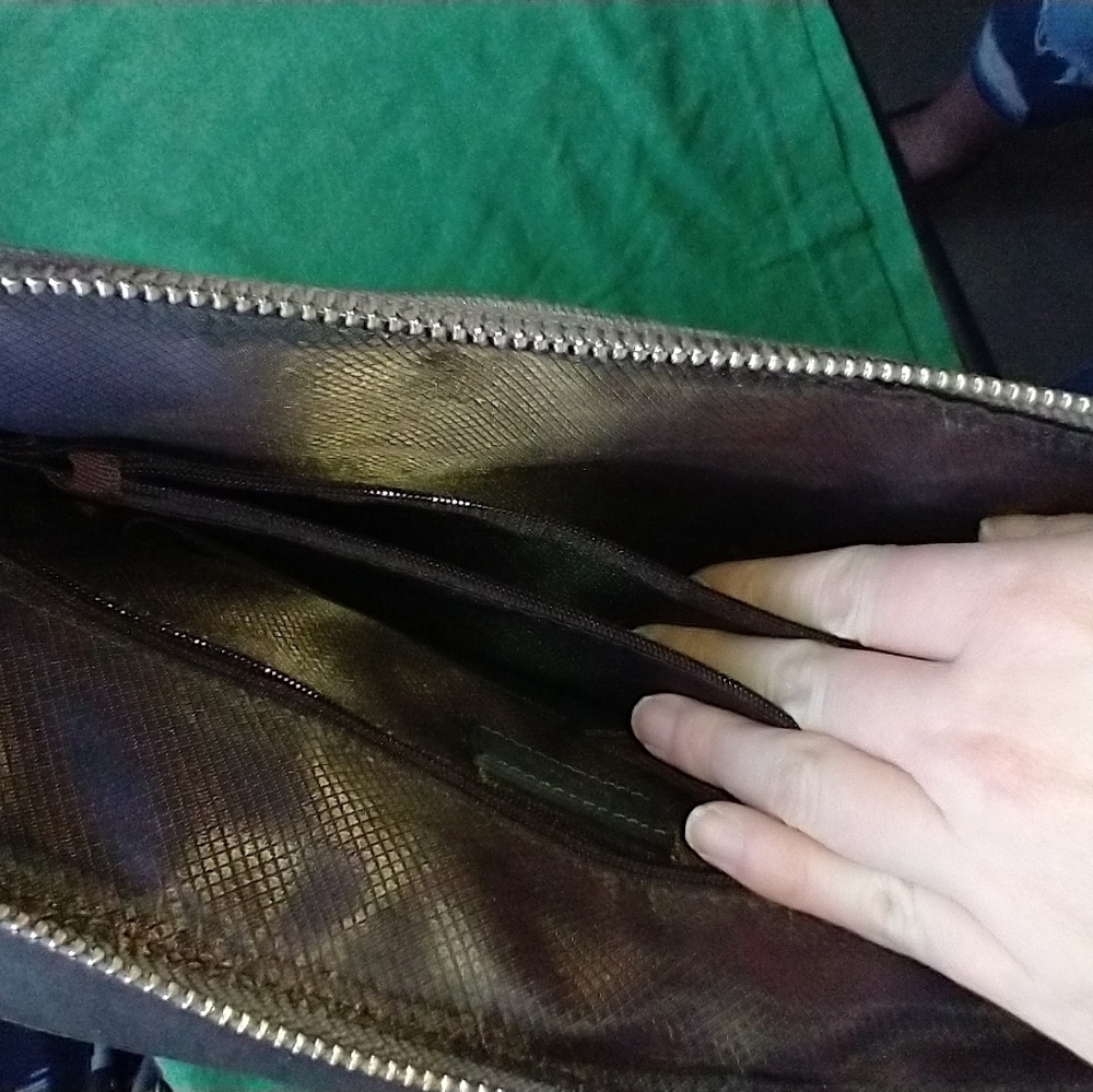 Devy Crossbody - Picture 8 of 10